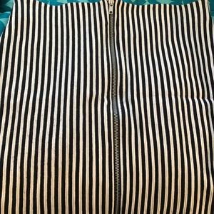 Striped Mini body con skirt